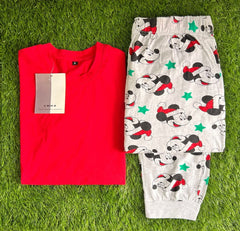 Minnie loves red