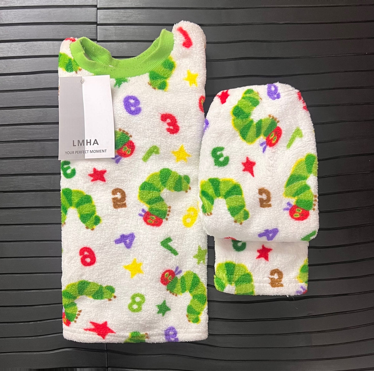 Crawls like a caterpillar