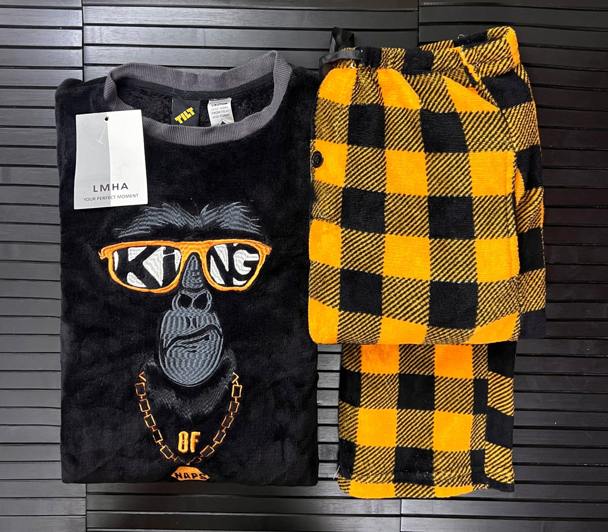 Gold chain dreams