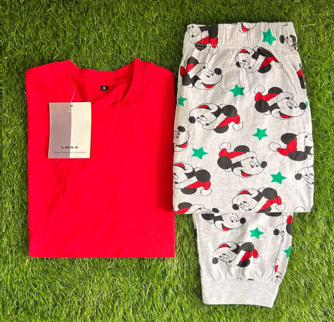 Minnie loves red